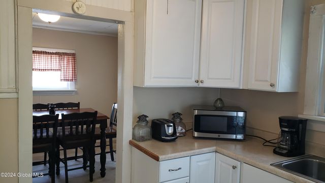 11 Saratoga Avenue, Broadalbin, NY 12025