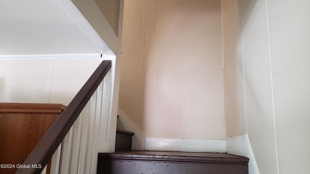 11 Saratoga Avenue, Broadalbin, NY 12025