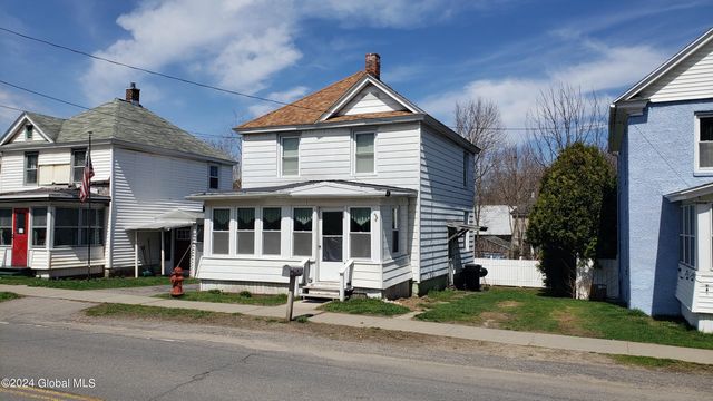 11 Saratoga Avenue, Broadalbin, NY 12025