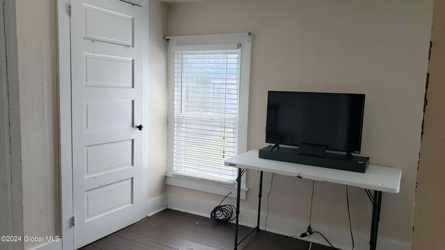 11 Saratoga Avenue, Broadalbin, NY 12025