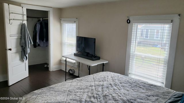 11 Saratoga Avenue, Broadalbin, NY 12025