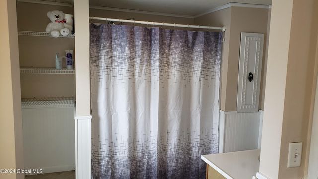 11 Saratoga Avenue, Broadalbin, NY 12025