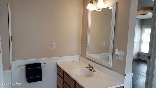 11 Saratoga Avenue, Broadalbin, NY 12025