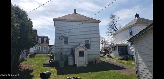 11 Saratoga Avenue, Broadalbin, NY 12025