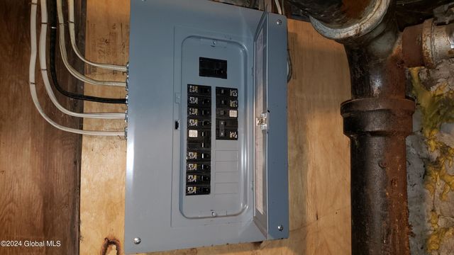 11 Saratoga Avenue, Broadalbin, NY 12025