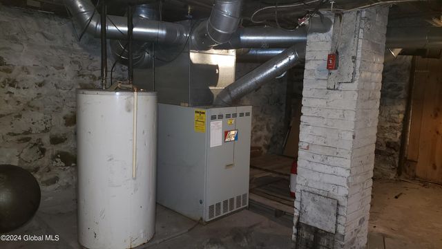 11 Saratoga Avenue, Broadalbin, NY 12025