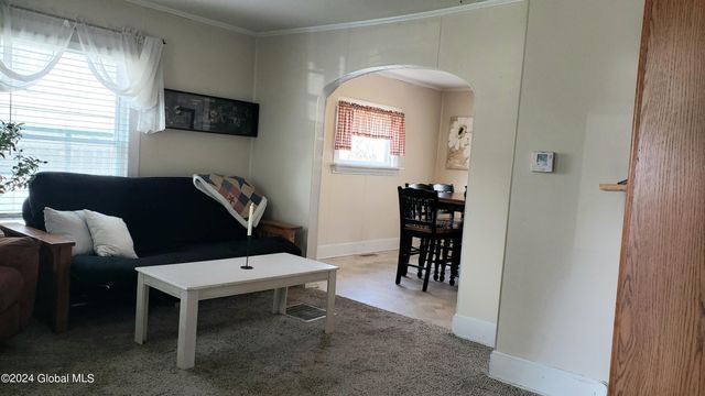 11 Saratoga Avenue, Broadalbin, NY 12025