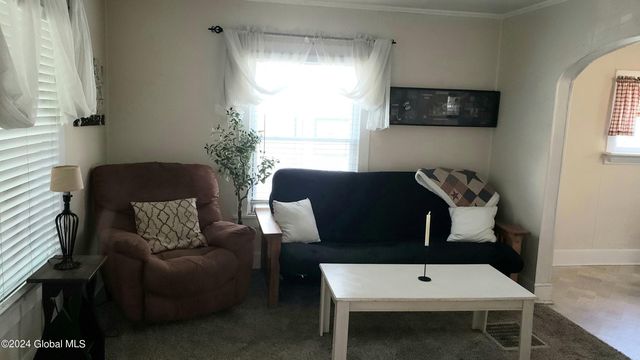 11 Saratoga Avenue, Broadalbin, NY 12025