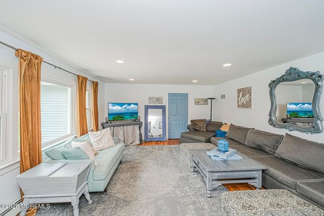 5 Riccis Drive, Jackson, NJ 08527