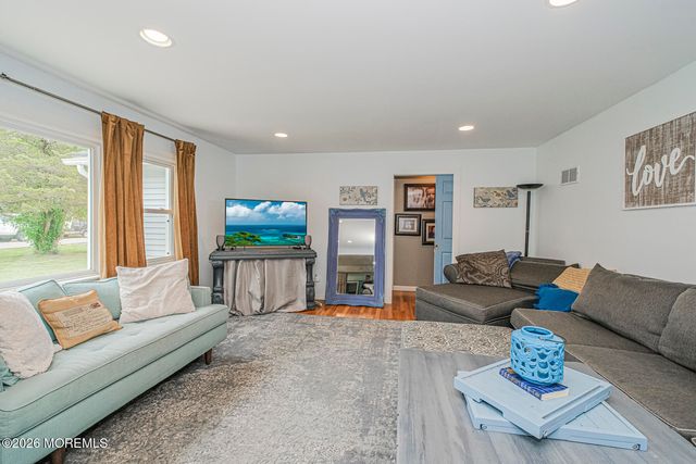 5 Riccis Drive, Jackson, NJ 08527