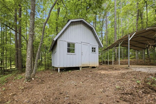 68 Country Creek Road NE, White, GA 30184
