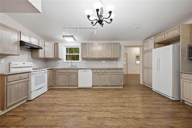 68 Country Creek Road NE, White, GA 30184