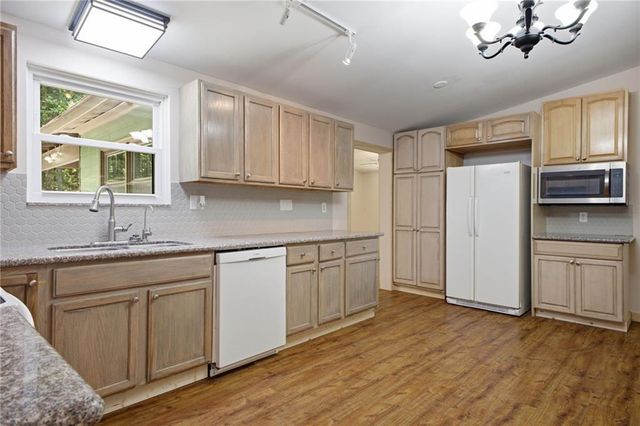 68 Country Creek Road NE, White, GA 30184