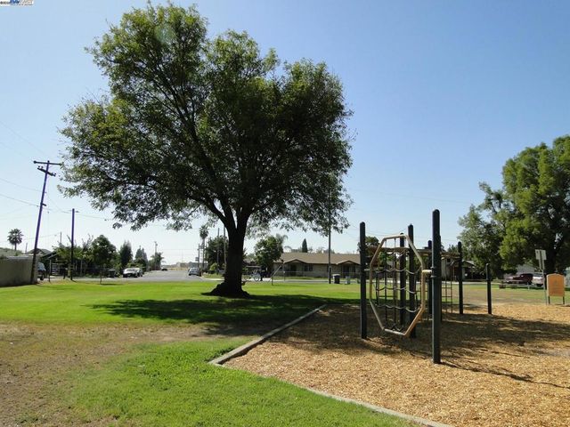 130 Mcgregor St, Merced, CA 95341