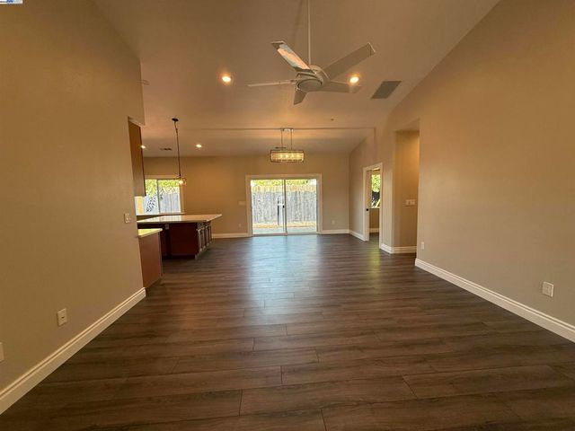 130 Mcgregor St, Merced, CA 95341