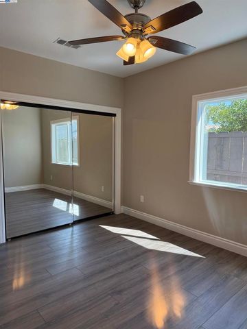 130 Mcgregor St, Merced, CA 95341