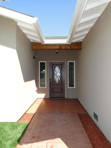 130 Mcgregor St, Merced, CA 95341