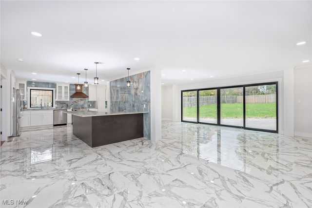 20601 Shelburne Road, Shaker Heights, OH 44122