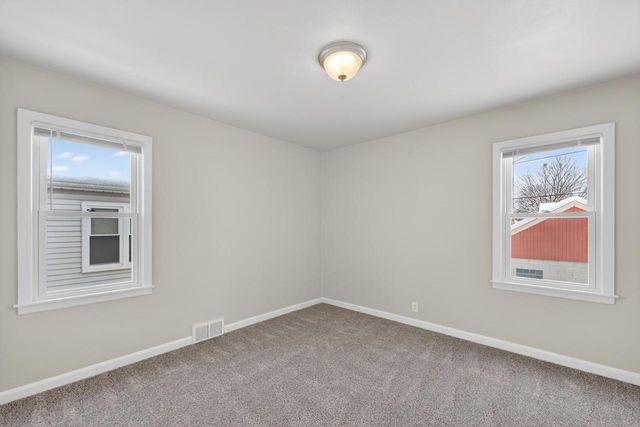 2822 S 48th STREET, Milwaukee, WI 53219