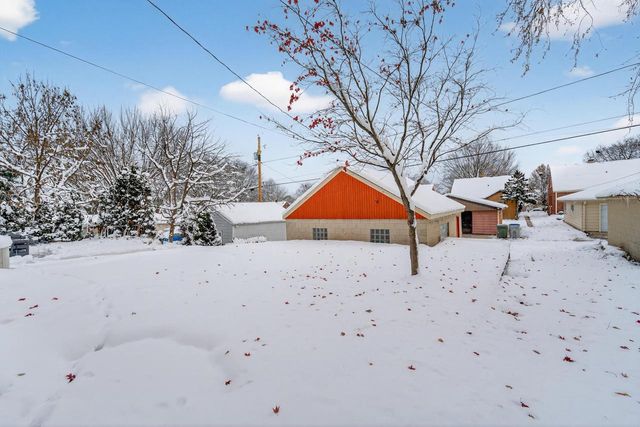 2822 S 48th STREET, Milwaukee, WI 53219