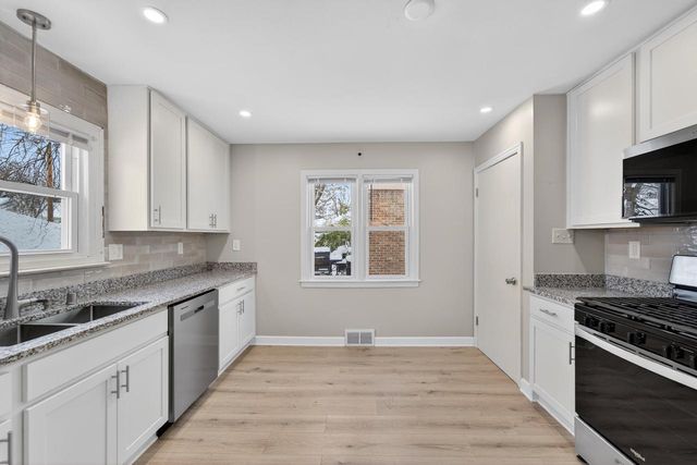 2822 S 48th STREET, Milwaukee, WI 53219