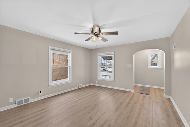 2822 S 48th STREET, Milwaukee, WI 53219