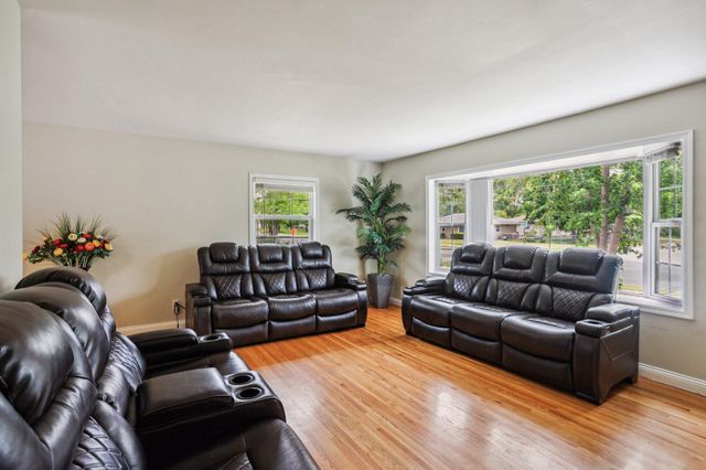 2016 W 90th Street, Bloomington, MN 55431