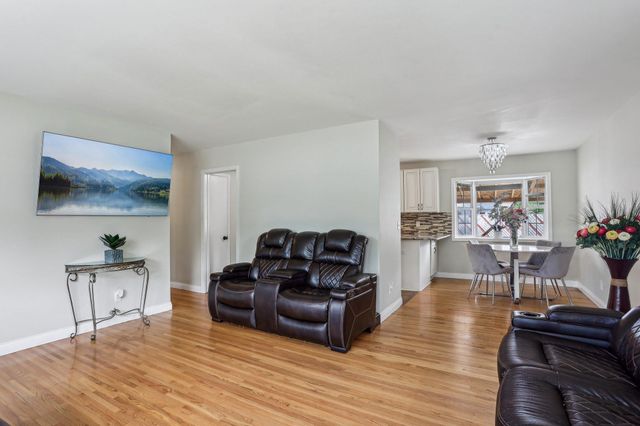 2016 W 90th Street, Bloomington, MN 55431