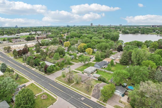 2016 W 90th Street, Bloomington, MN 55431