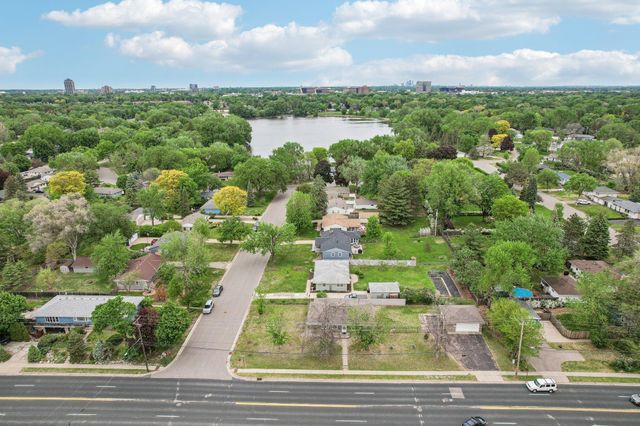 2016 W 90th Street, Bloomington, MN 55431