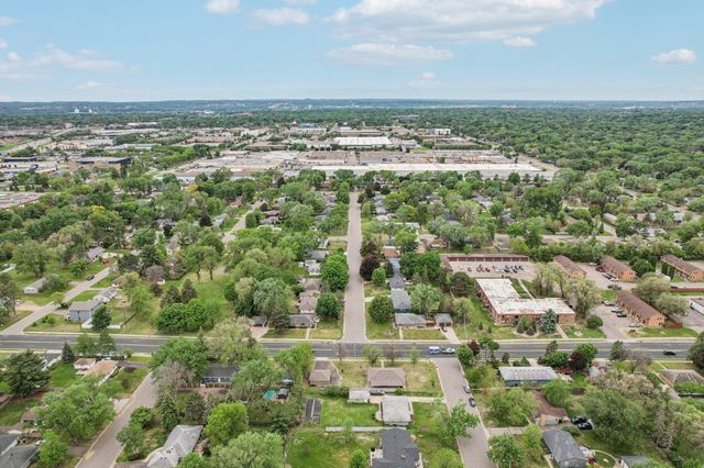 2016 W 90th Street, Bloomington, MN 55431