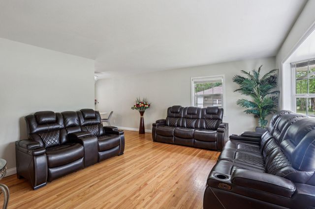2016 W 90th Street, Bloomington, MN 55431