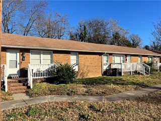 30 Carver CIR, Portsmouth, VA 23701