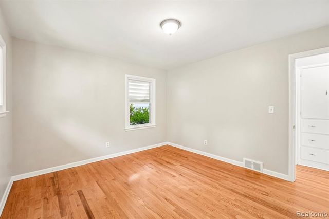 74 Barrington Road, Bloomfield Hills, MI 48302