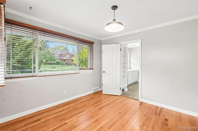 74 Barrington Road, Bloomfield Hills, MI 48302