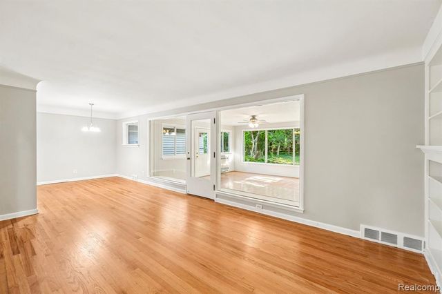 74 Barrington Road, Bloomfield Hills, MI 48302