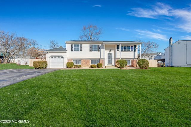360 Colonial Drive, Toms River, NJ 08753
