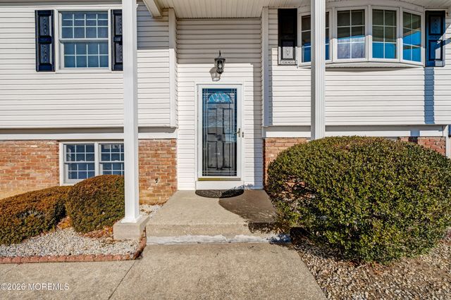 360 Colonial Drive, Toms River, NJ 08753