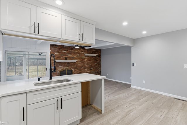 5093 Northlawn Drive, Sterling Heights, MI 48310