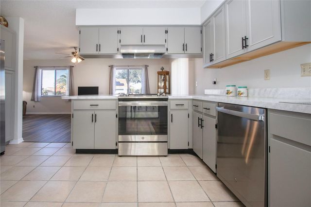 1853 WOLF LAUREL DRIVE, Sun City Center, FL 33573