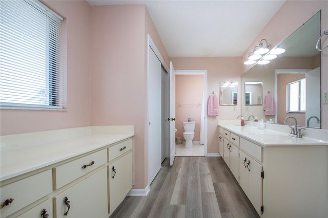 1853 WOLF LAUREL DRIVE, Sun City Center, FL 33573