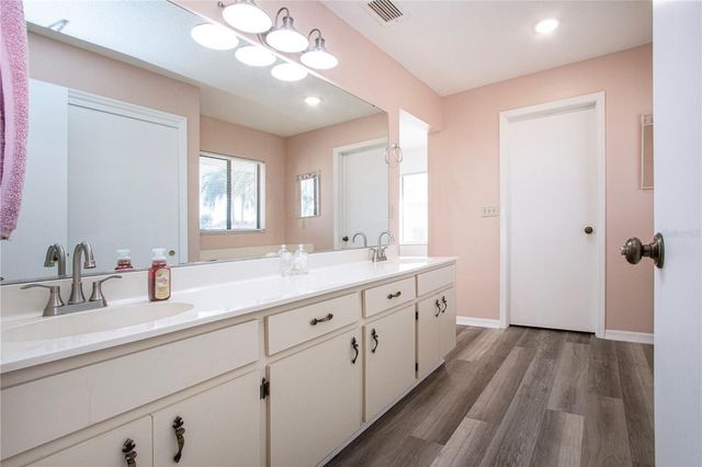 1853 WOLF LAUREL DRIVE, Sun City Center, FL 33573