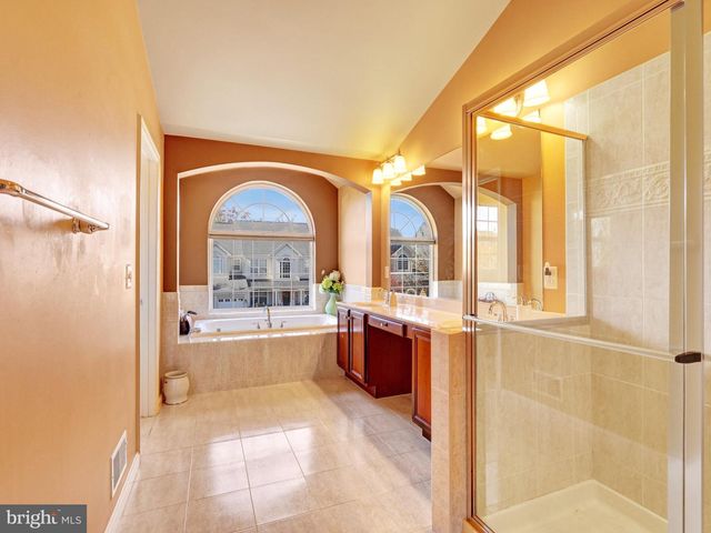 2817 COMPASS CIR, Woodbridge, VA 22191