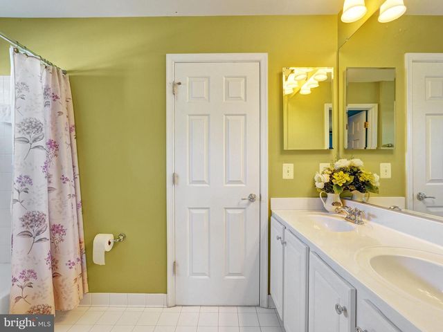 2817 COMPASS CIR, Woodbridge, VA 22191