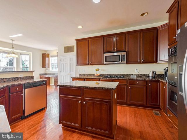 2817 COMPASS CIR, Woodbridge, VA 22191