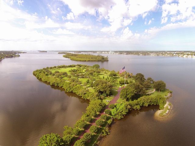 856 Dahlia Lane A, Vero Beach, FL 32963