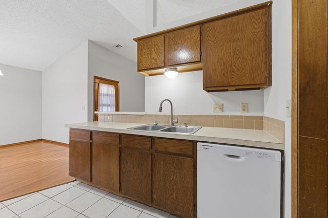 5211 S Mosley St, Wichita, KS 67216