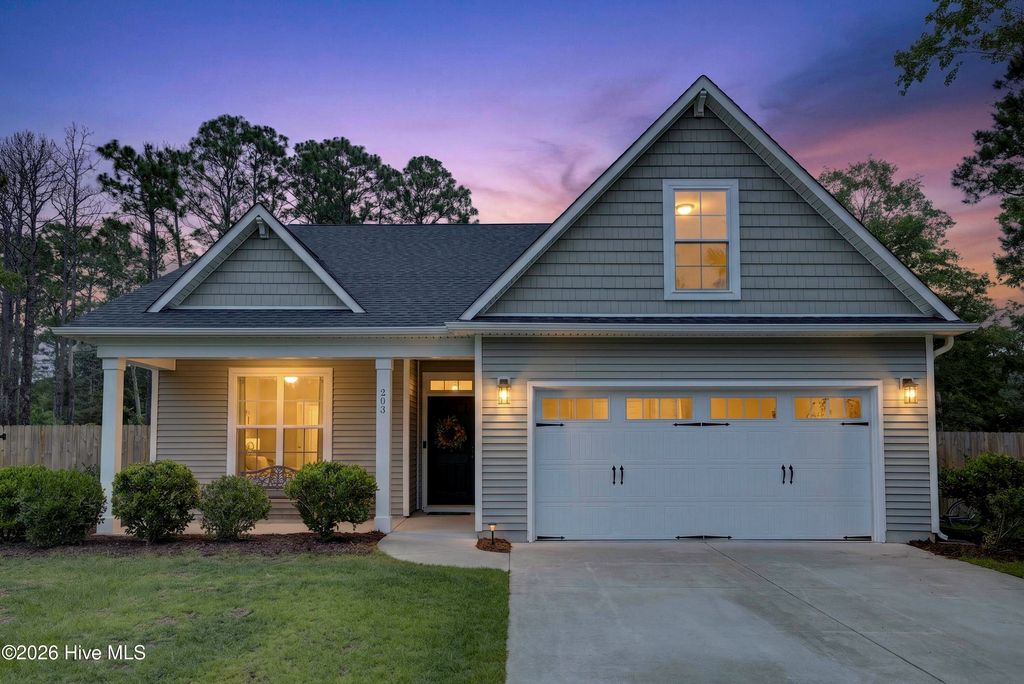 203 E Frampton Court, Hampstead, NC 28443
