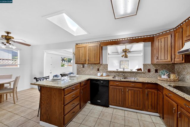 15274 Laverne Dr, San Leandro, CA 94579