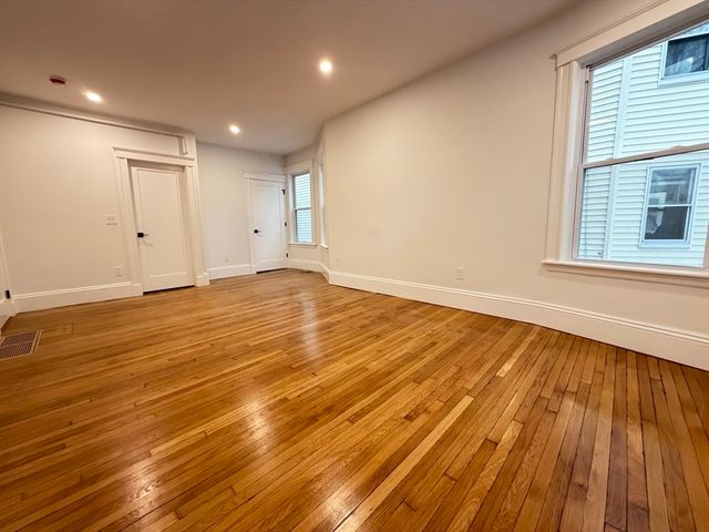 10 Beech St 4, Cambridge, MA 02140